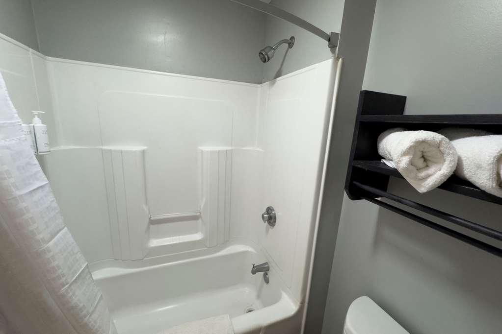 Days Inn By Wyndham Gonzales Room photo